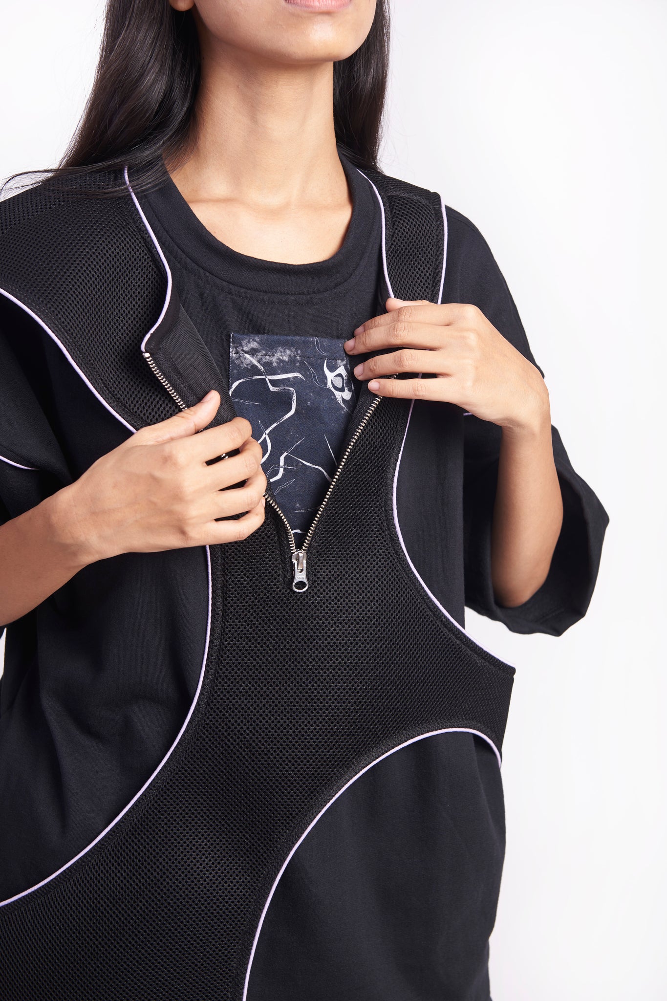 It also features a concealed ‘neuron’ print pocket under the mesh layer.
