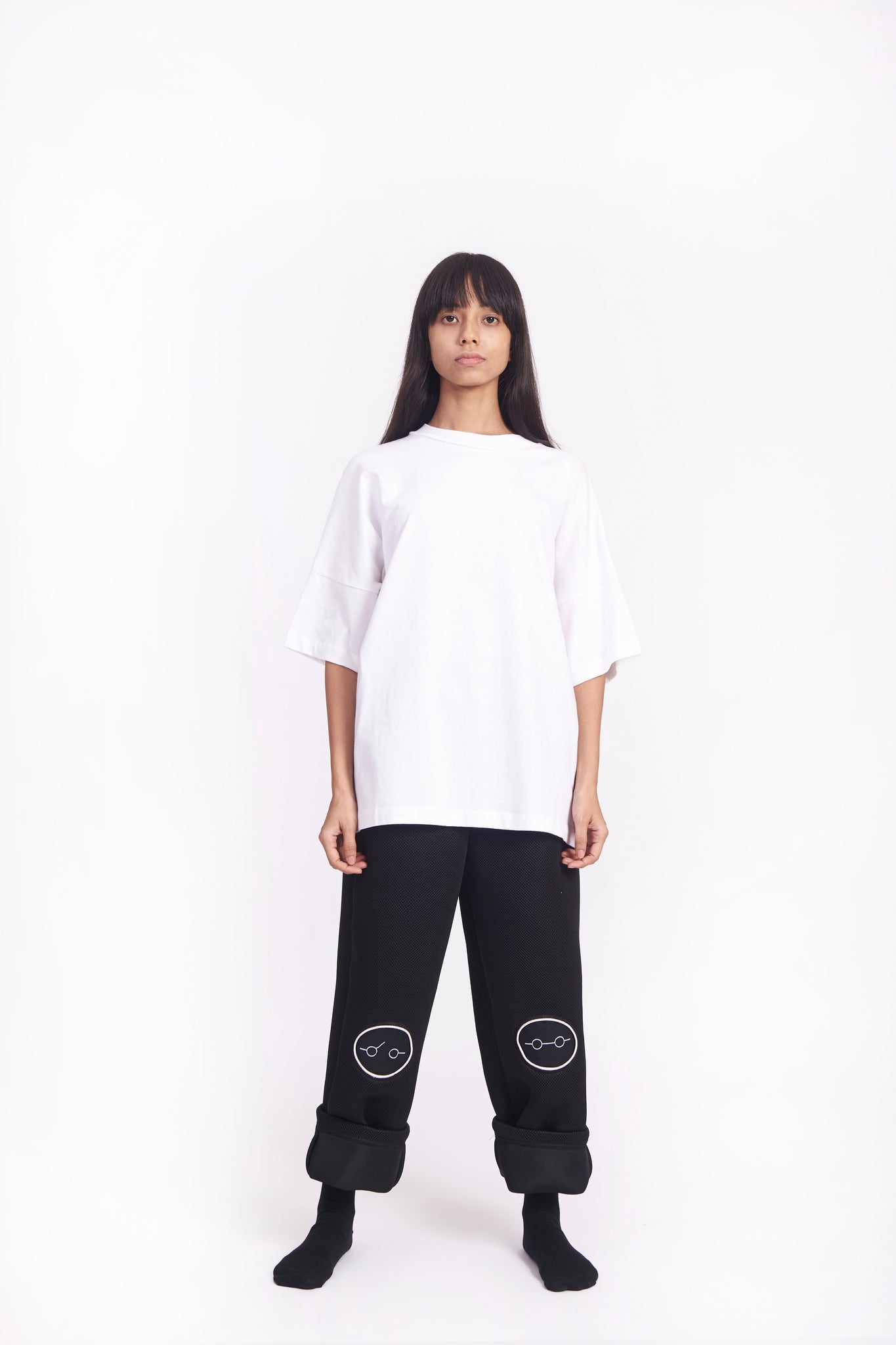 The Air mesh pant features a front zipper, asymmetrical embroidered patches on the front, contrast off-white piping and side pockets.