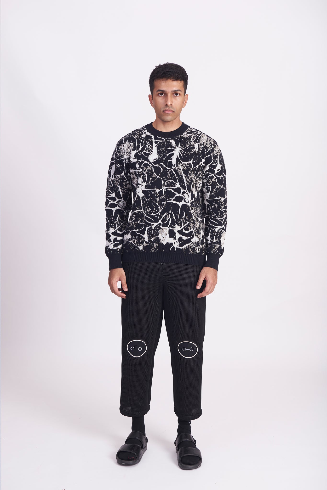 This soft 100% organic cotton knit sweater was designed with maximum comfort in mind. It features our ‘Neuron’ artwork.